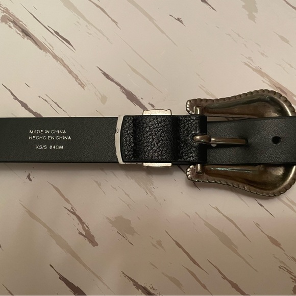 Etched Double Buckle Belt - Picture 3 of 4